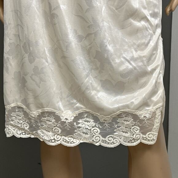 Vintage JCPenney Intimate Thoughts Adonna Half Slip Large Floral Jacquard Lace - Picture 2 of 7